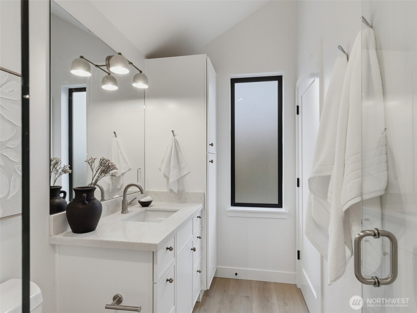 2806 W Dravus Street , Seattle, WA 98199