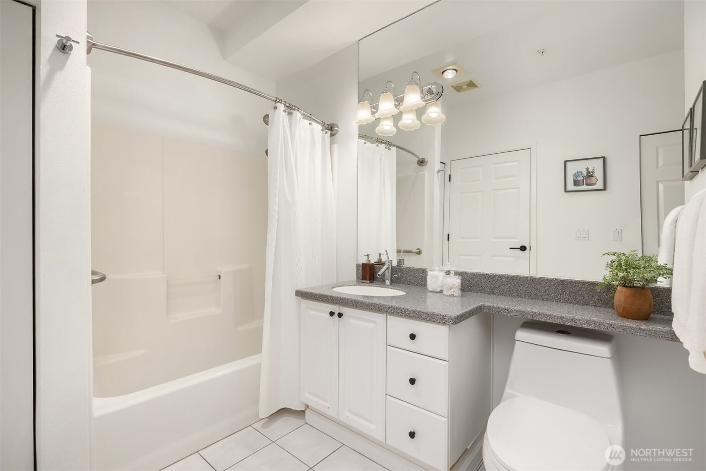 122 S State Street #207 E, Kirkland, WA 98033