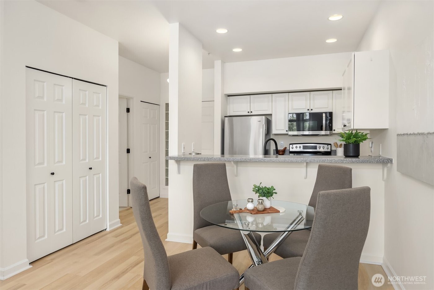 122 S State Street #207 E, Kirkland, WA 98033