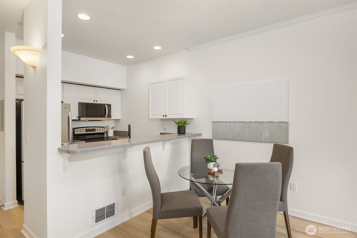 122 S State Street #207 E, Kirkland, WA 98033