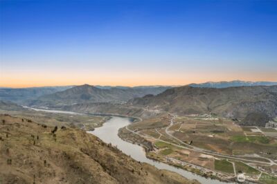 1 Pine Bluffs Lane , Orondo, WA 98830