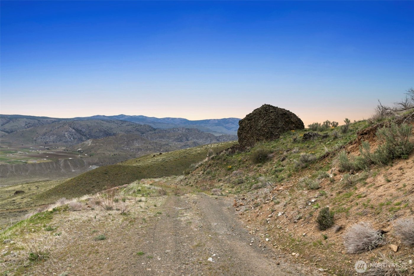 1 Pine Bluffs Lane , Orondo, WA 98830