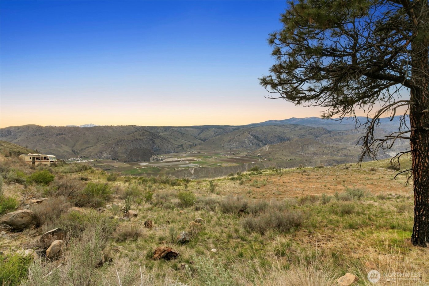 1 Pine Bluffs Lane , Orondo, WA 98830