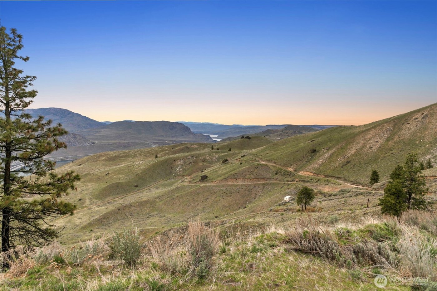 1 Pine Bluffs Lane , Orondo, WA 98830