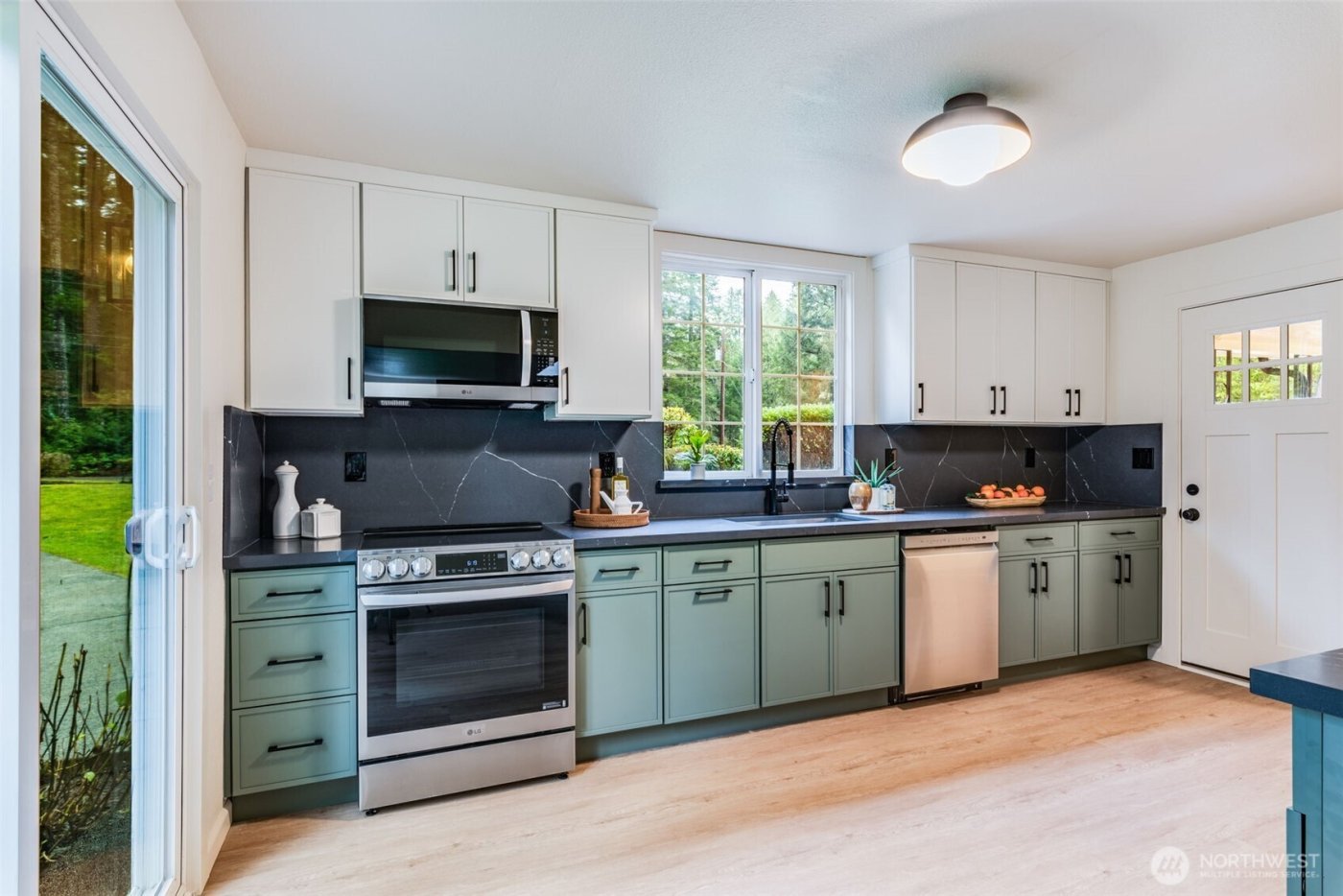30 E Restful Road , Grapeview, WA 98546
