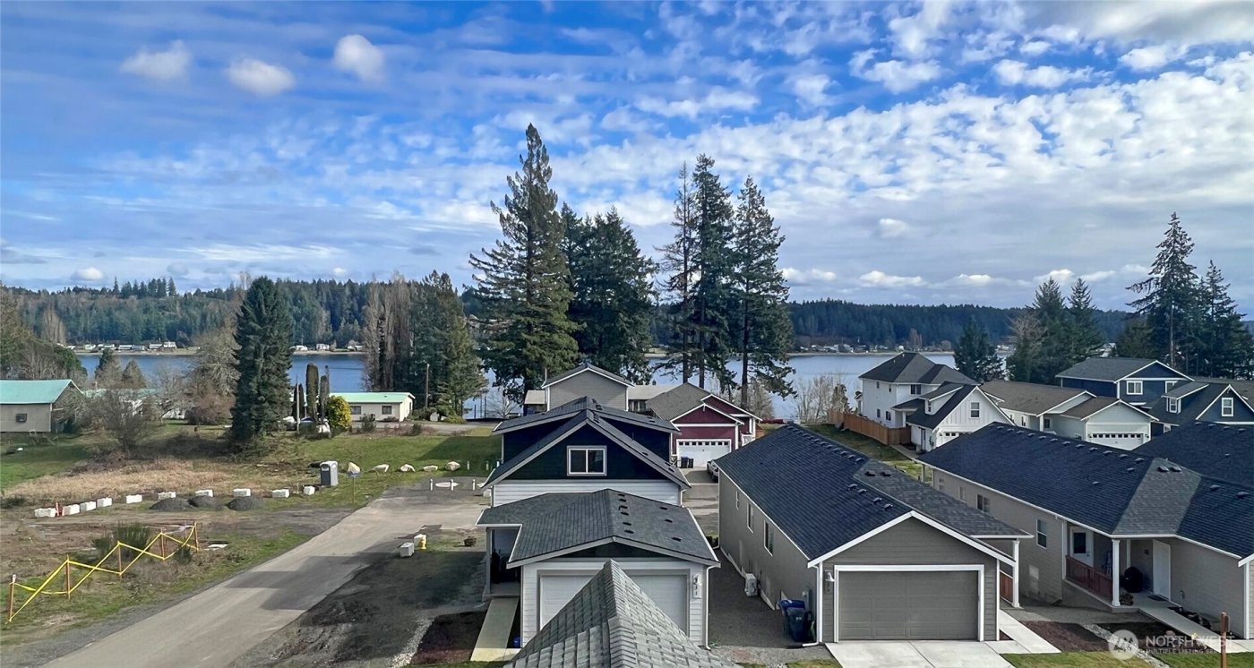 10 E Compass Lane , Allyn, WA 98524