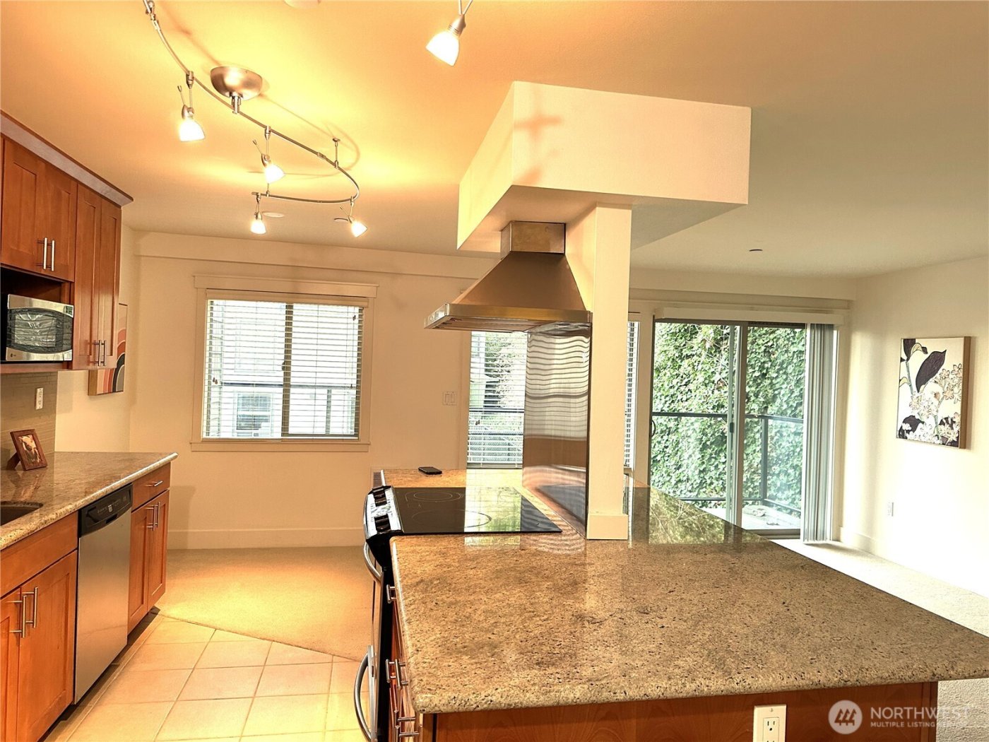 3212 SE 81st #C203, Mercer Island, WA 98040