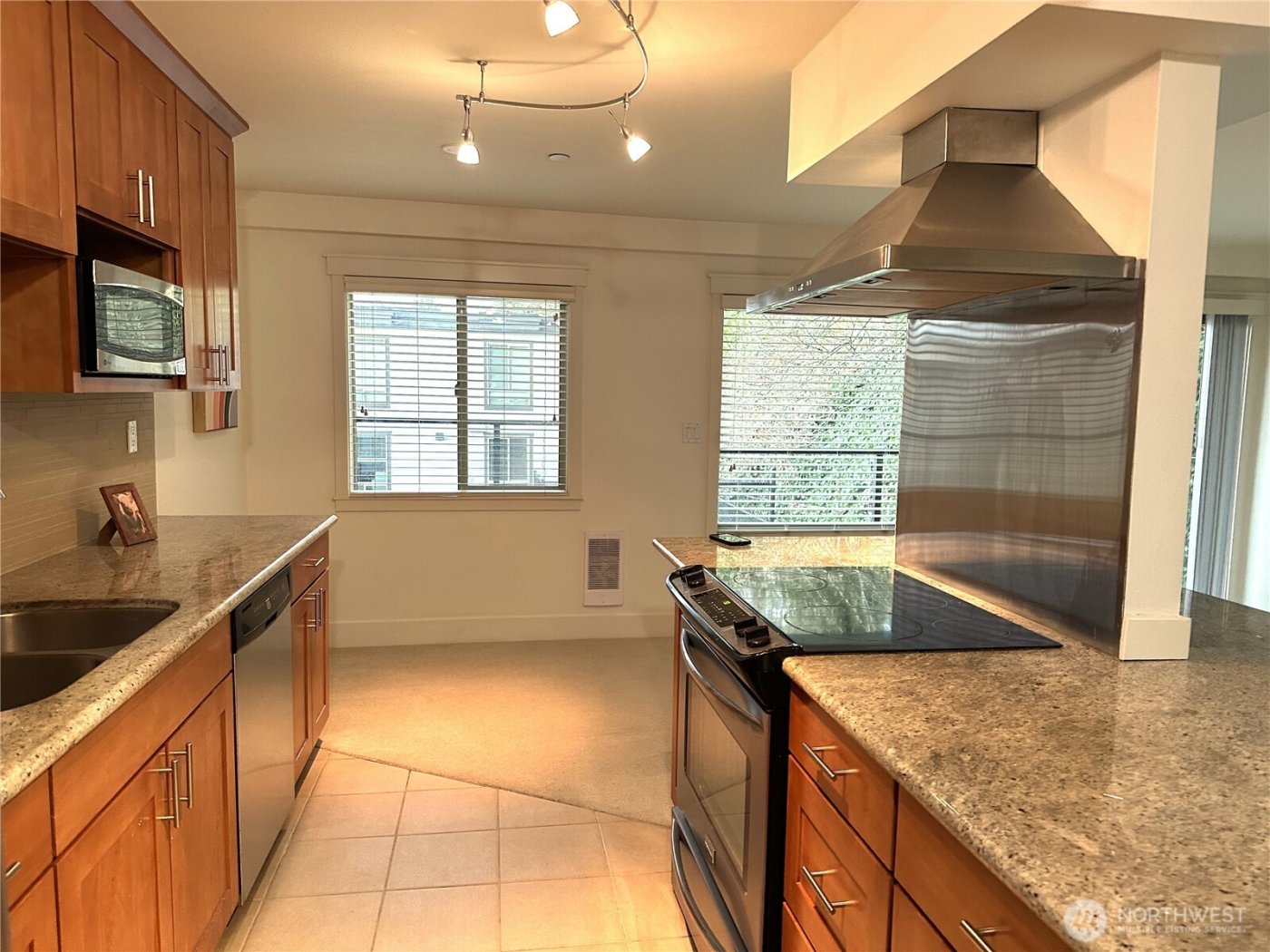 3212 SE 81st #C203, Mercer Island, WA 98040