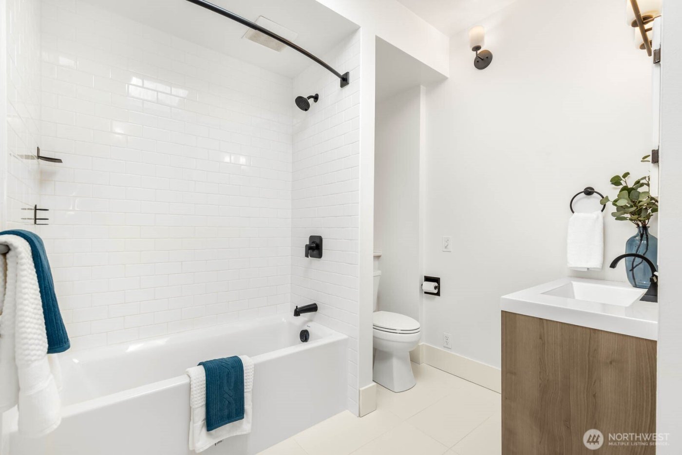 2423 3rd Avenue W, Seattle, WA 98119