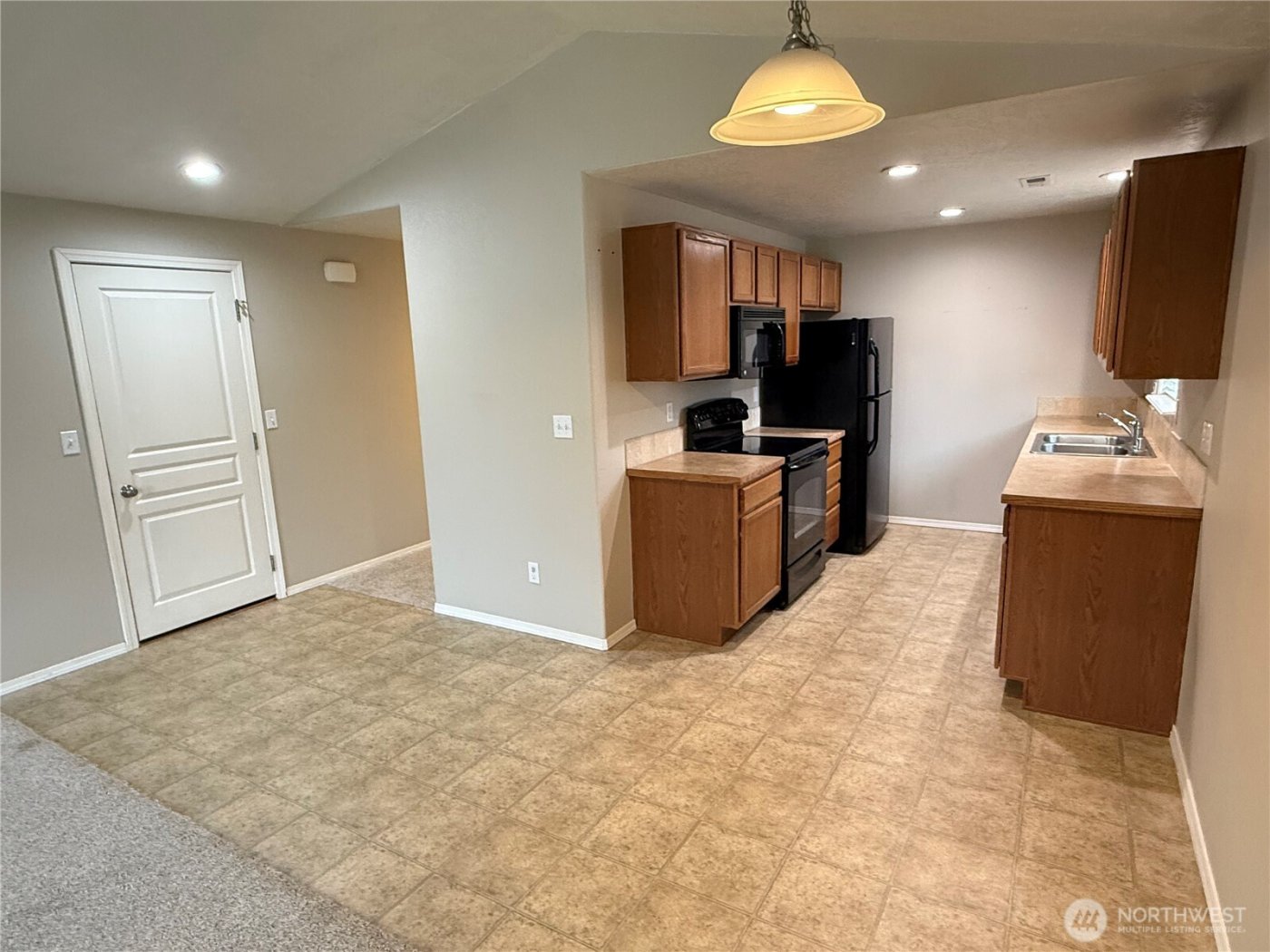 1242 SW Carver Street , College Place, WA 99324