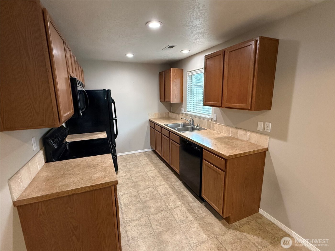 1242 SW Carver Street , College Place, WA 99324