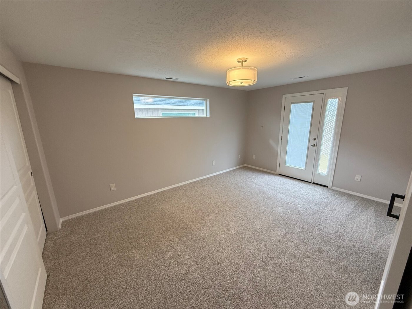 1242 SW Carver Street , College Place, WA 99324