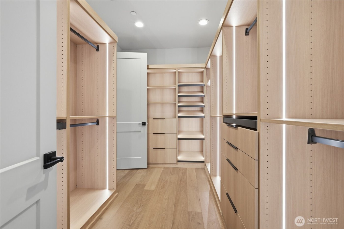 10648 SE 16th Street , Bellevue, WA 98004