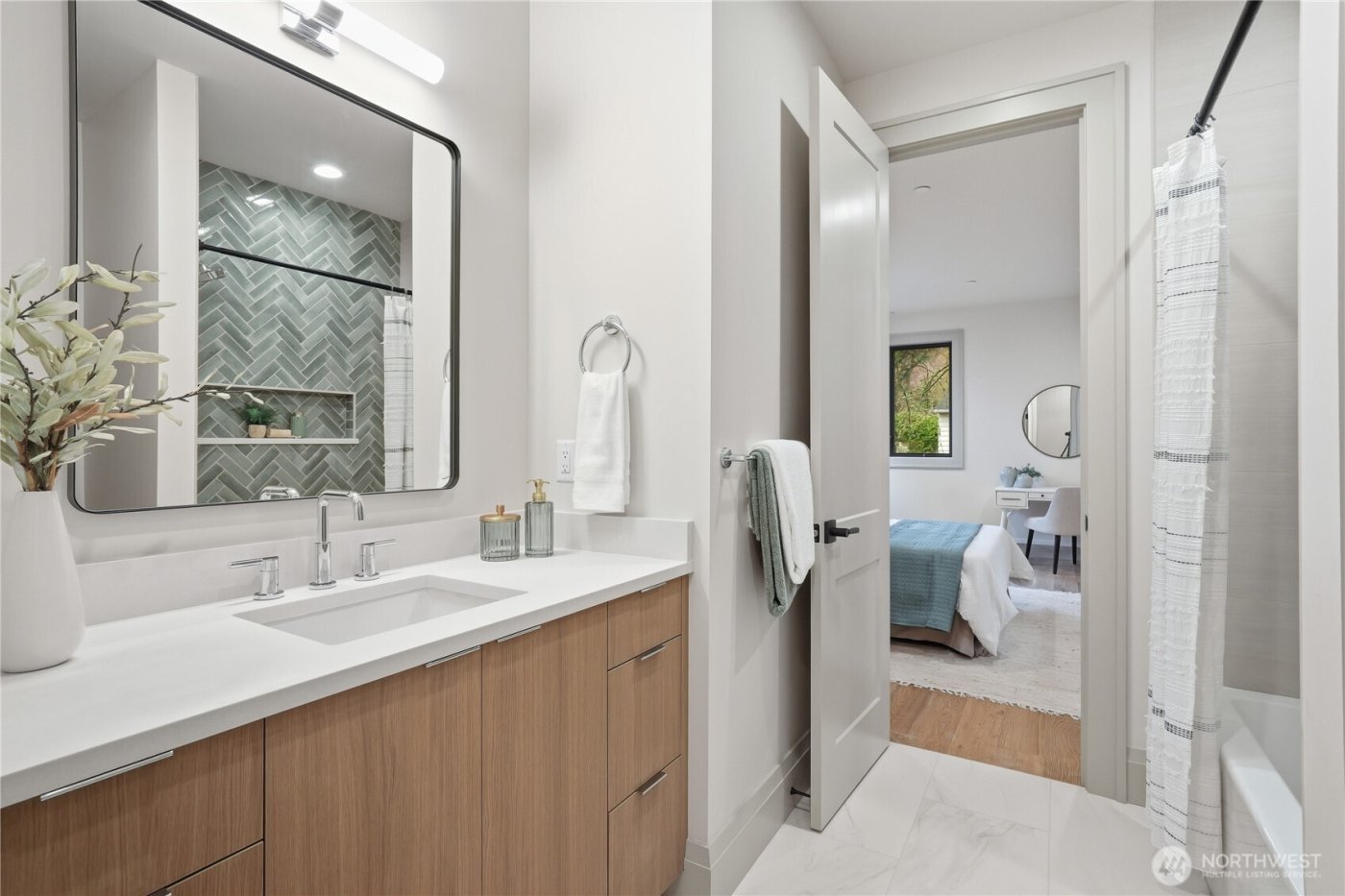 10648 SE 16th Street , Bellevue, WA 98004