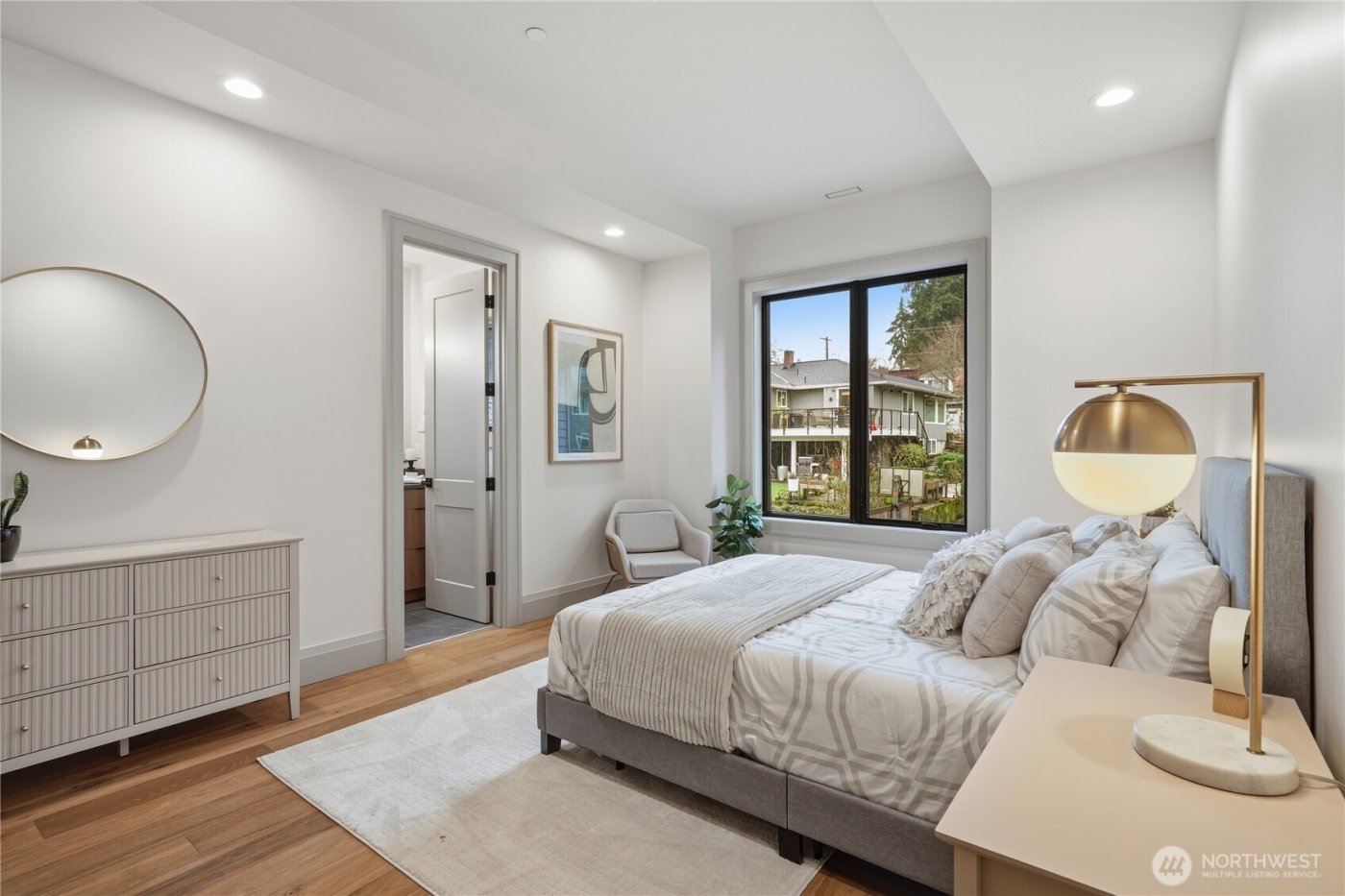 10648 SE 16th Street , Bellevue, WA 98004