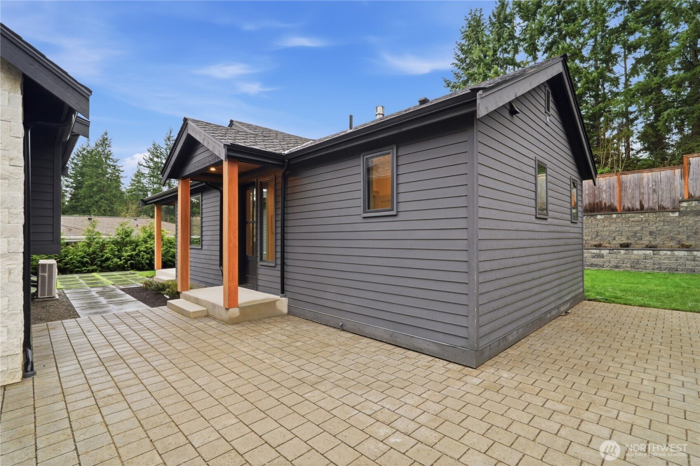 10648 SE 16th Street , Bellevue, WA 98004