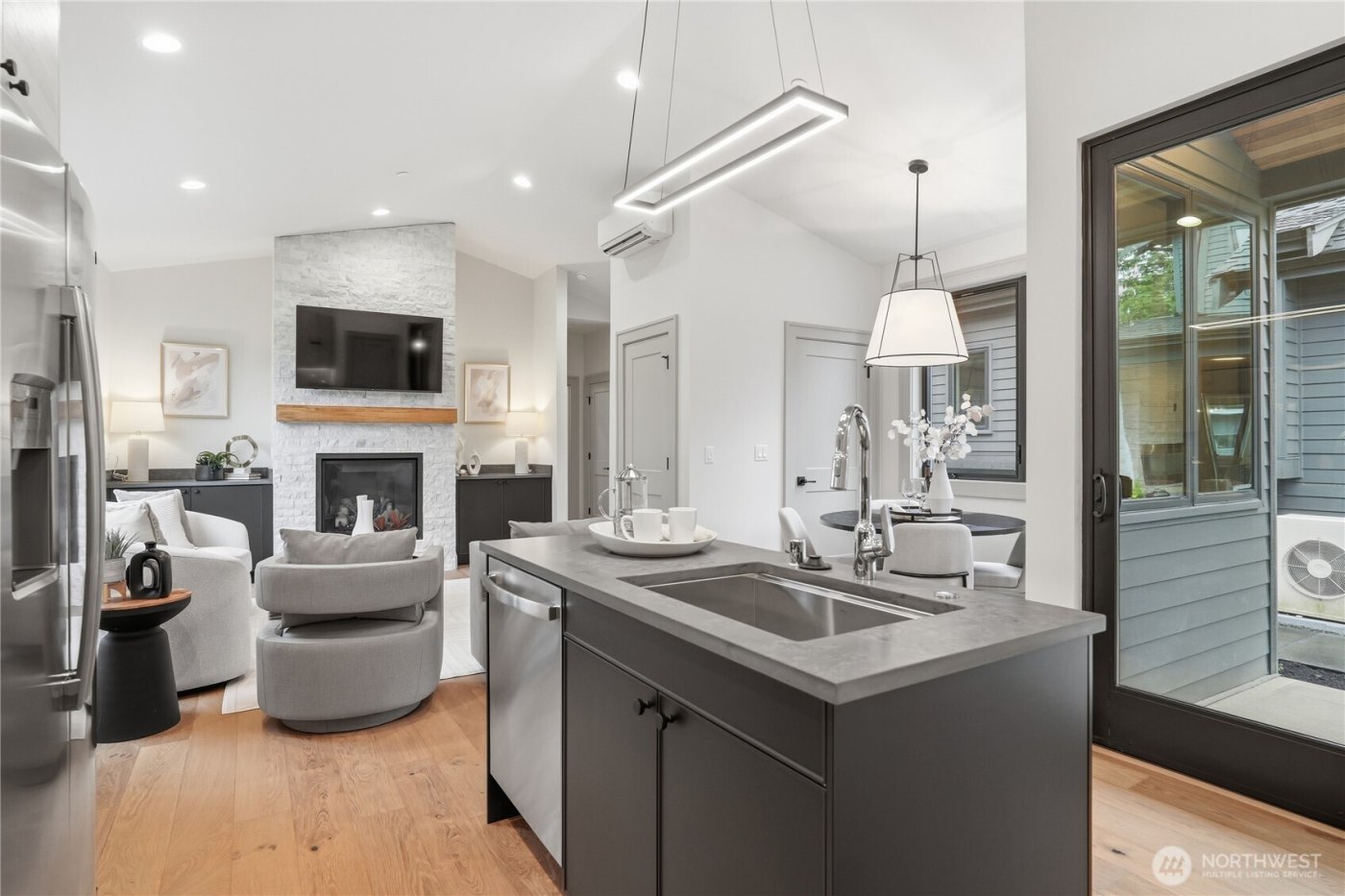 10648 SE 16th Street , Bellevue, WA 98004