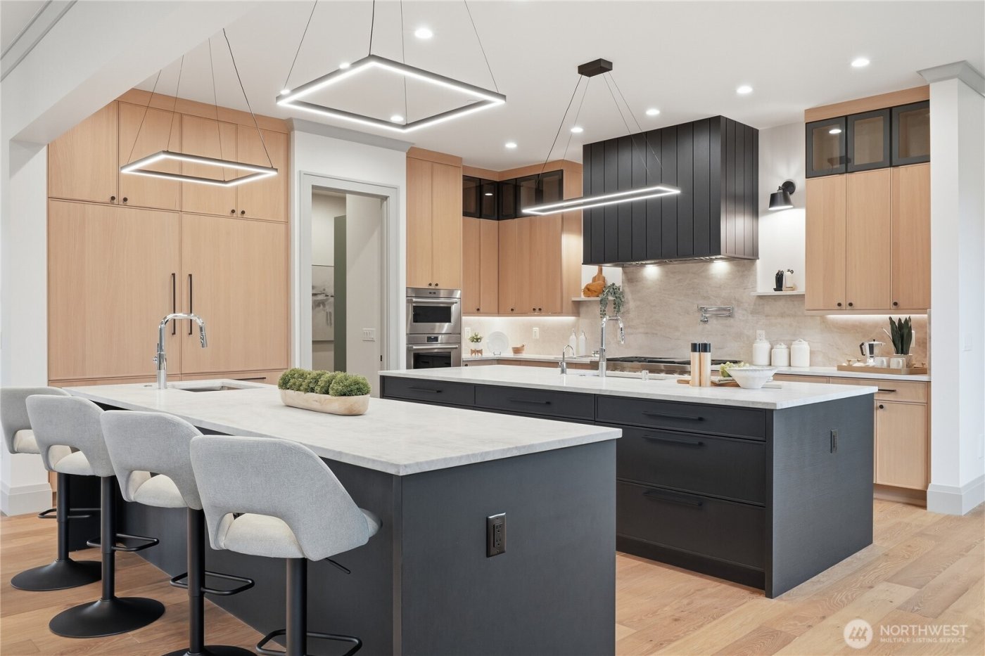 10648 SE 16th Street , Bellevue, WA 98004