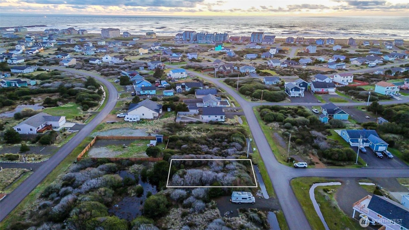 413 N Portal Loop SW, Ocean Shores, WA 98569