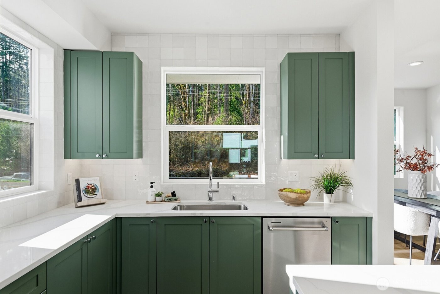 706 Newport Way NW, Issaquah, WA 98027