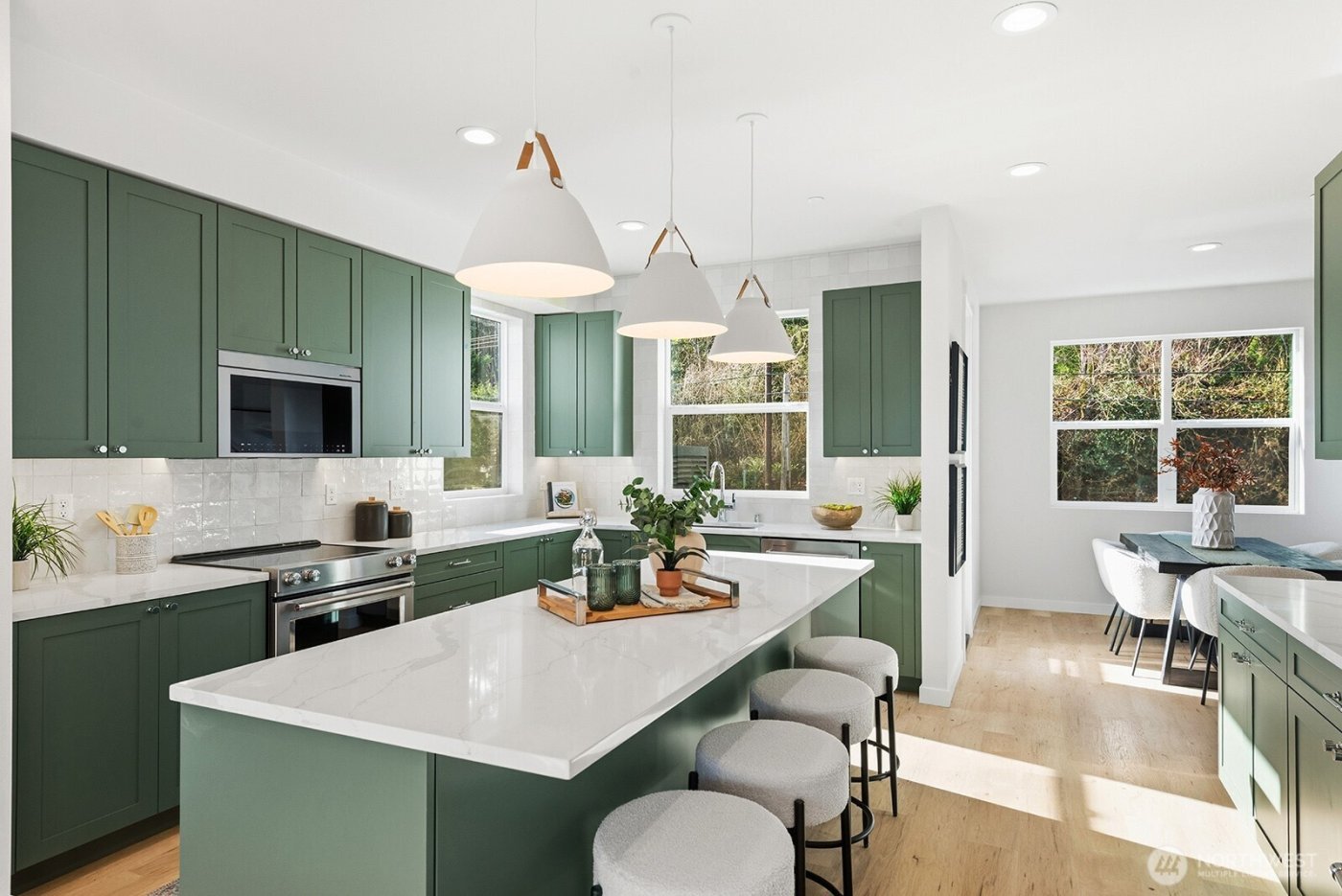 706 Newport Way NW, Issaquah, WA 98027