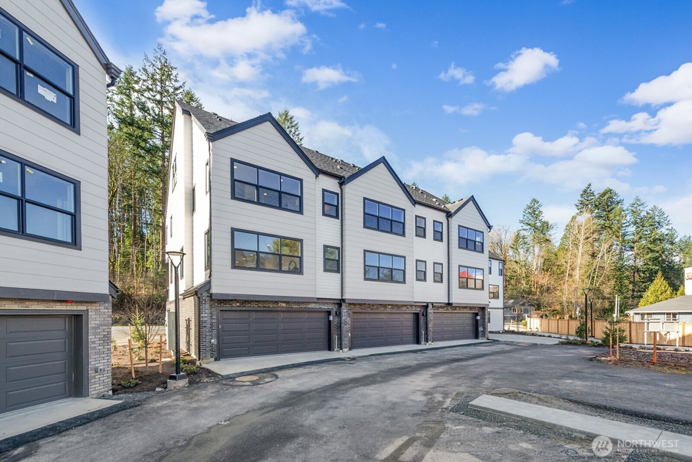 706 Newport Way NW, Issaquah, WA 98027