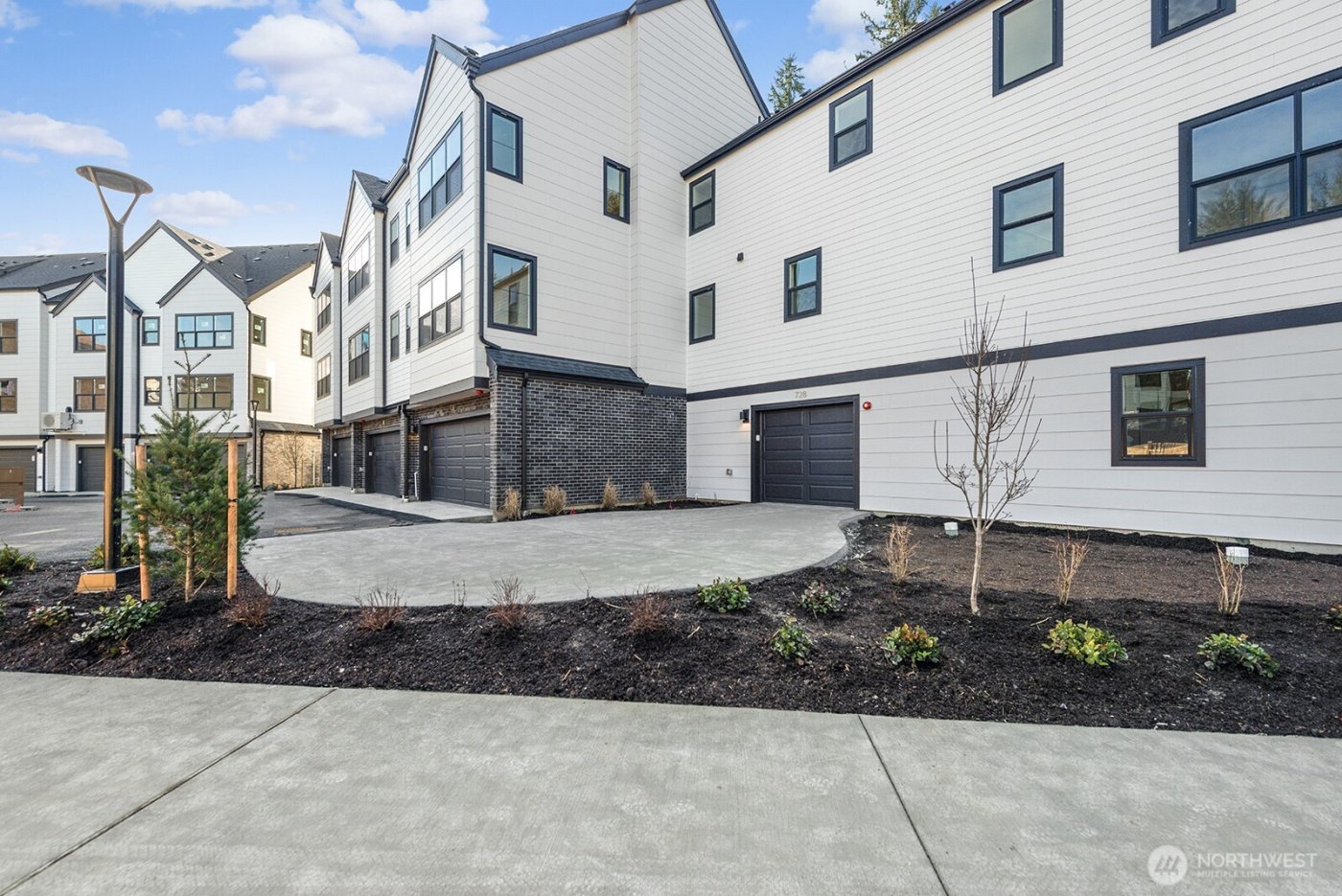 728 Newport Way NW, Issaquah, WA 98027