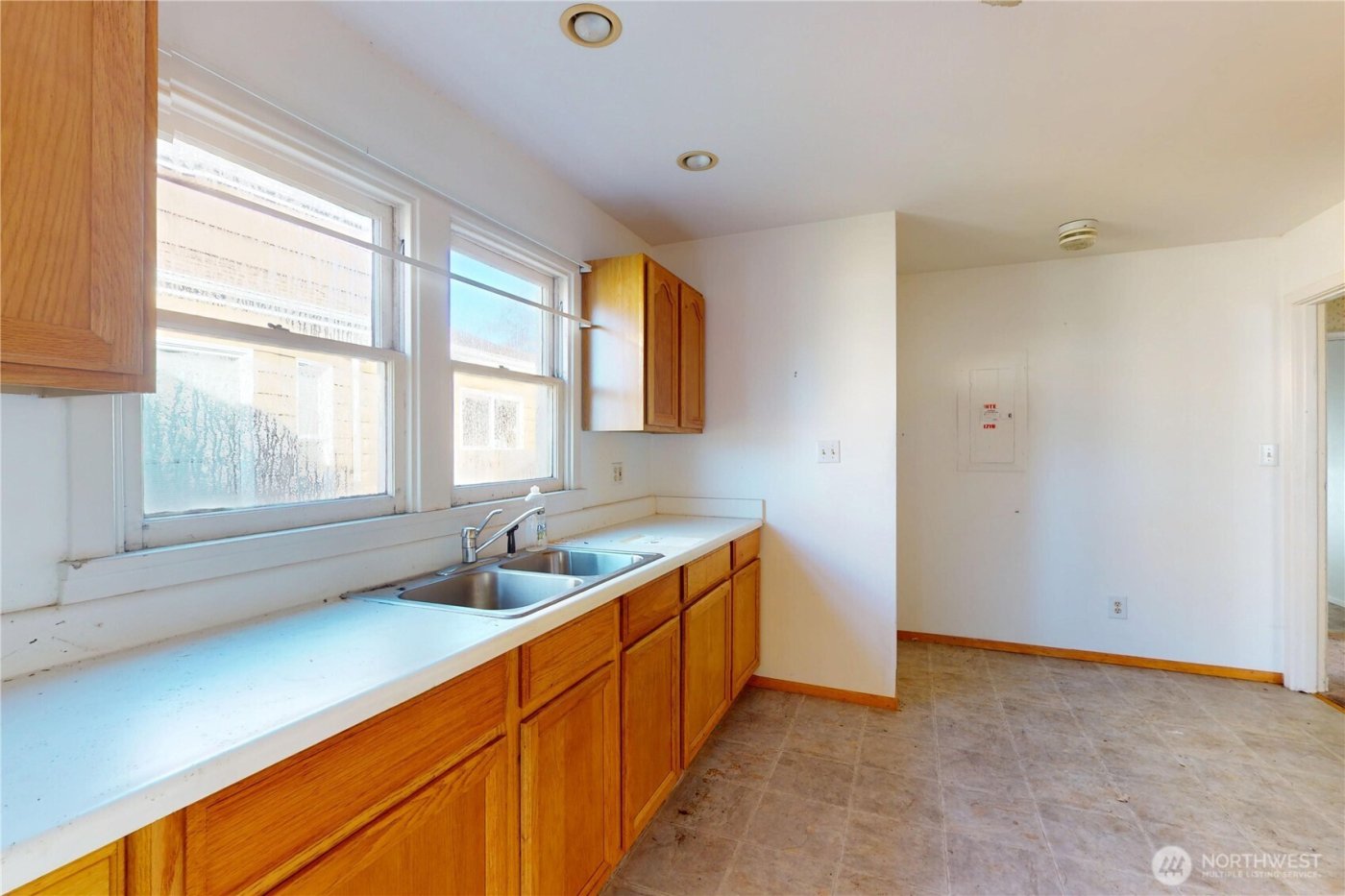 237 Emerson Avenue , Hoquiam, WA 98550