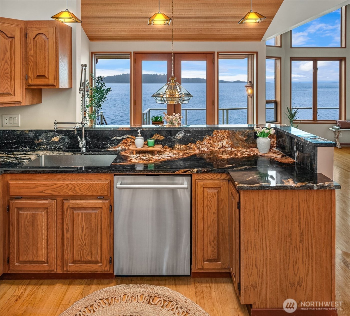 10885 Point Vashon Drive SW, Vashon, WA 98070