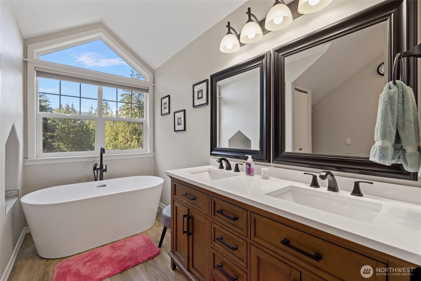 9330 240th Avenue SE, Issaquah, WA 98027