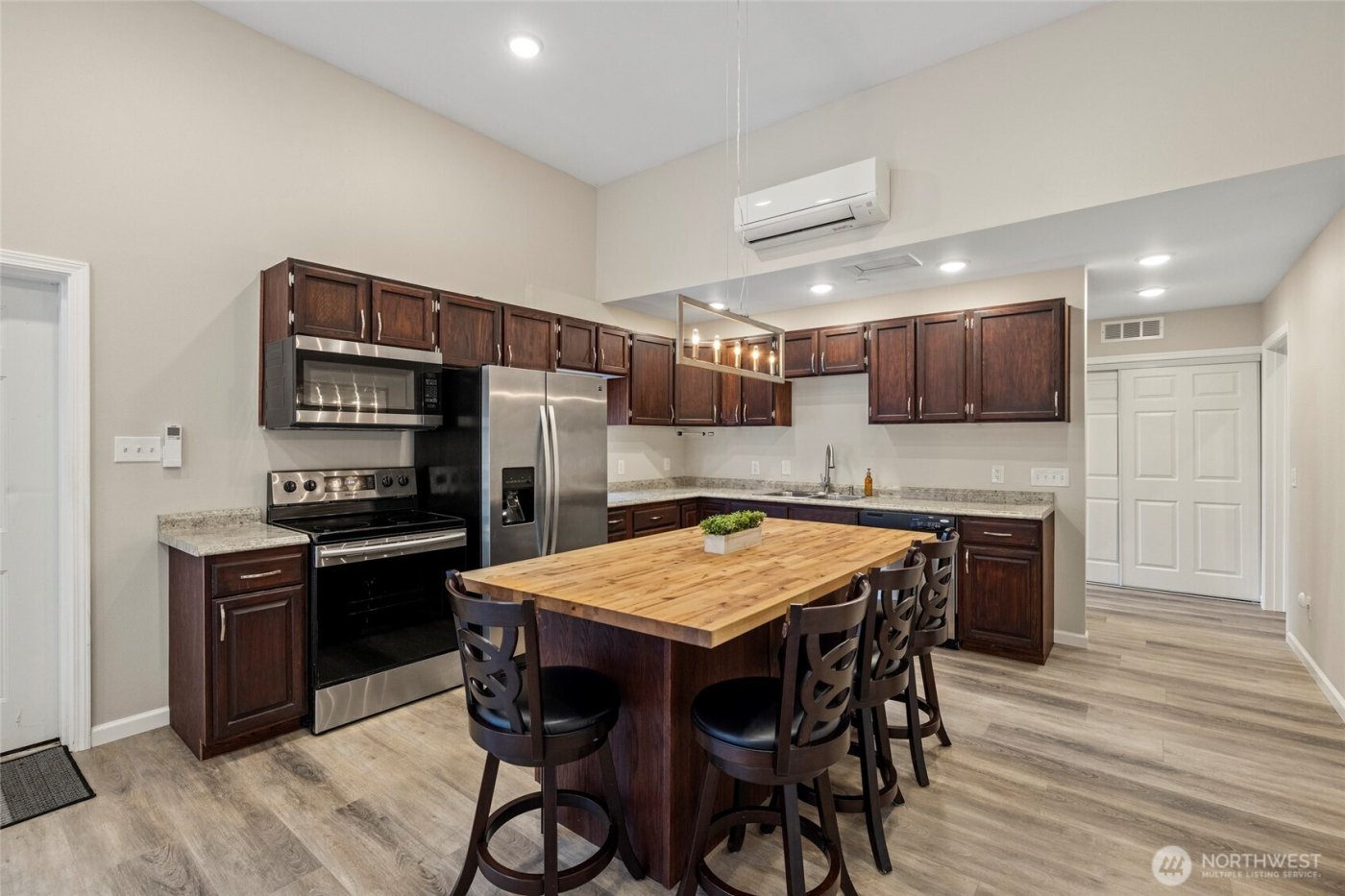 9330 240th Avenue SE, Issaquah, WA 98027