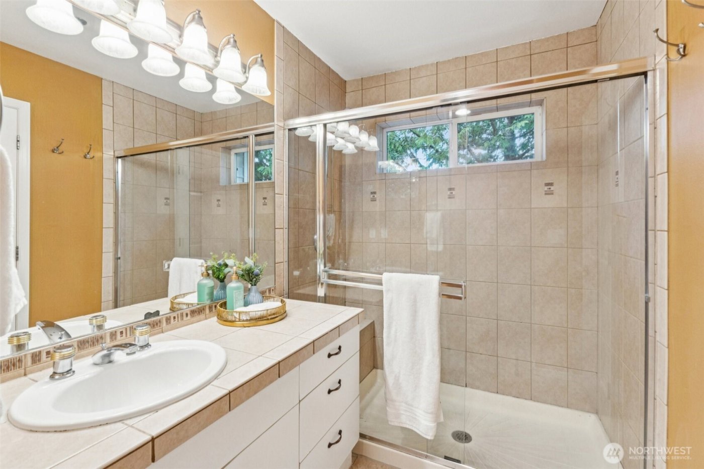 16219 Northup Way #C-201, Bellevue, WA 98008