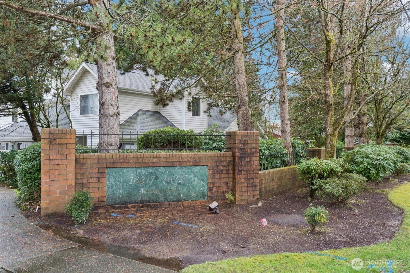 16219 Northup Way #C-201, Bellevue, WA 98008