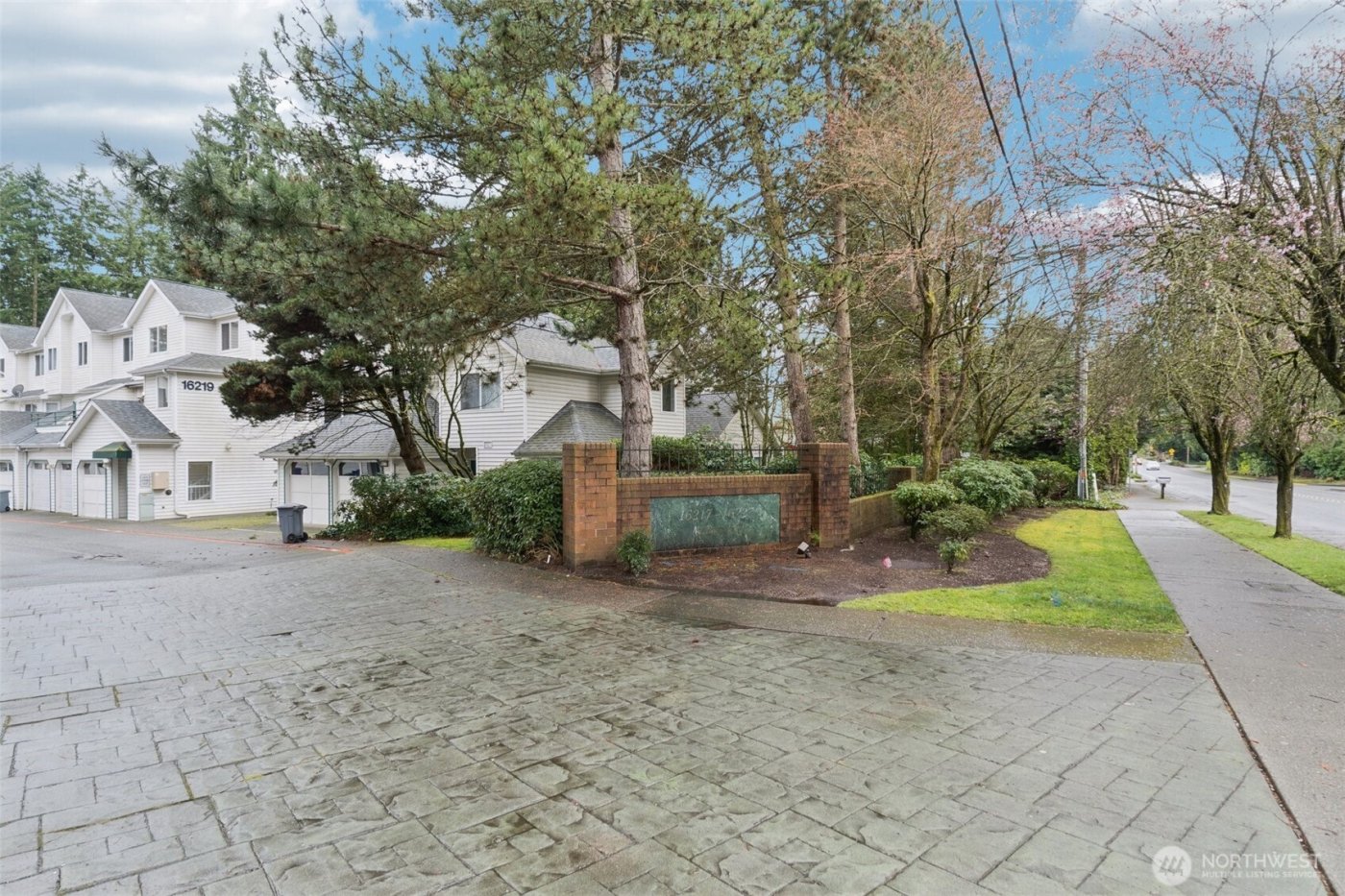 16219 Northup Way #C-201, Bellevue, WA 98008