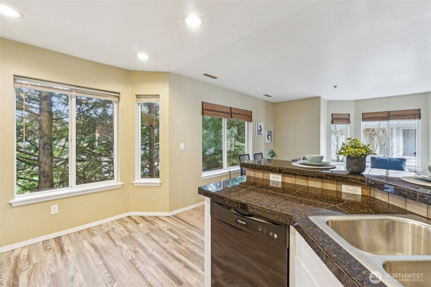 16219 Northup Way #C-201, Bellevue, WA 98008