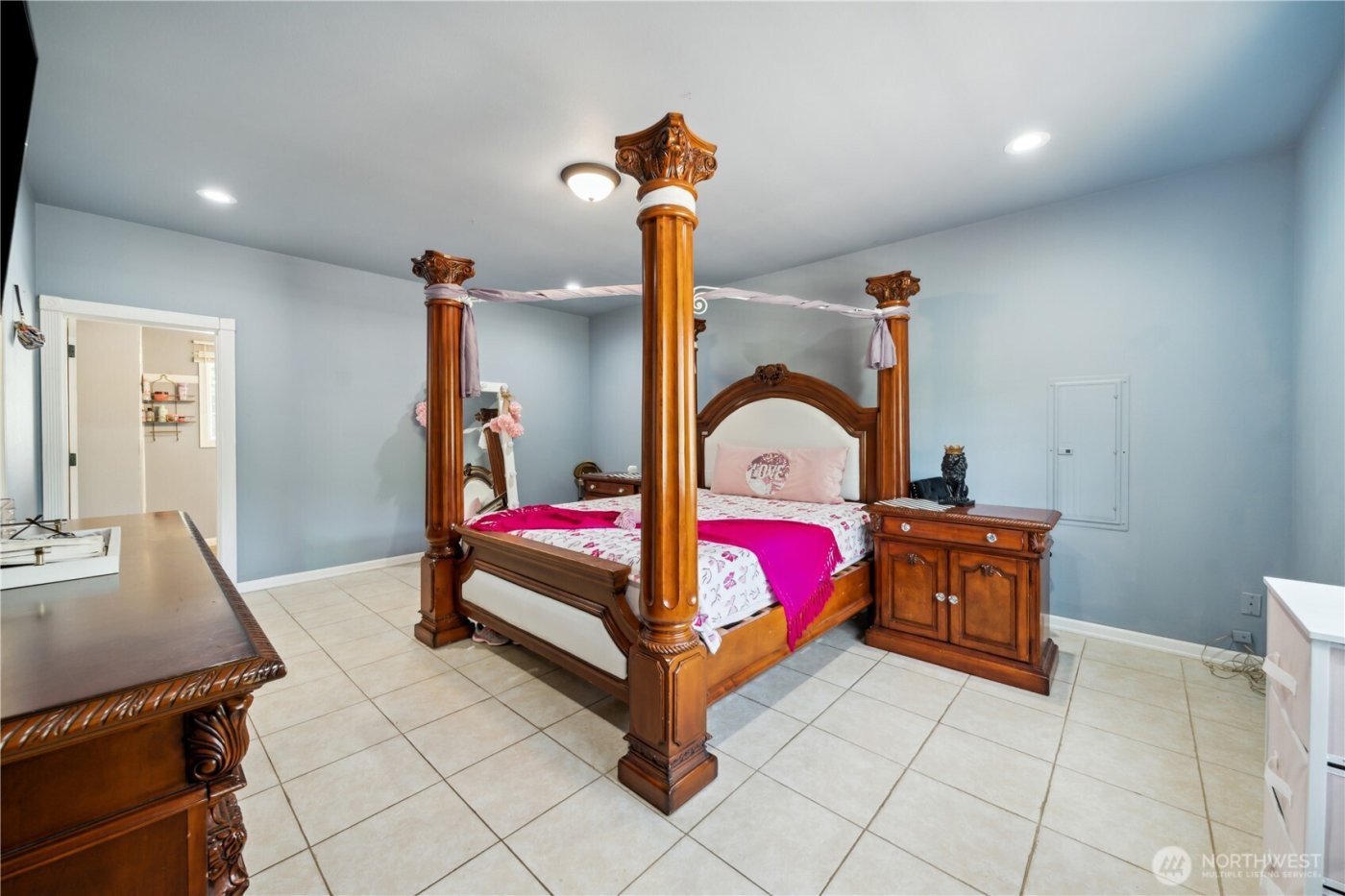 1407 Slide Creek Road , Longview, WA 98632-9300