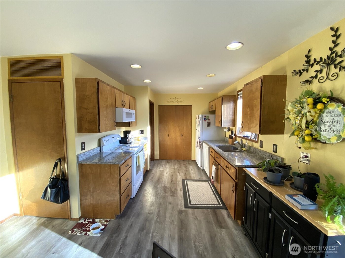 986 Highline Drive , East Wenatchee, WA 98802