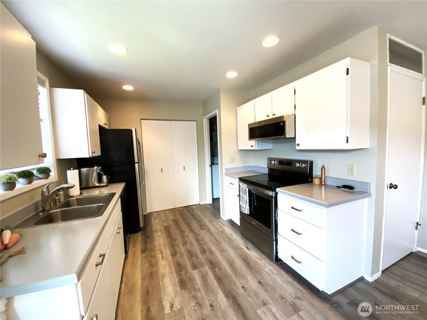 986 Highline Drive , East Wenatchee, WA 98802