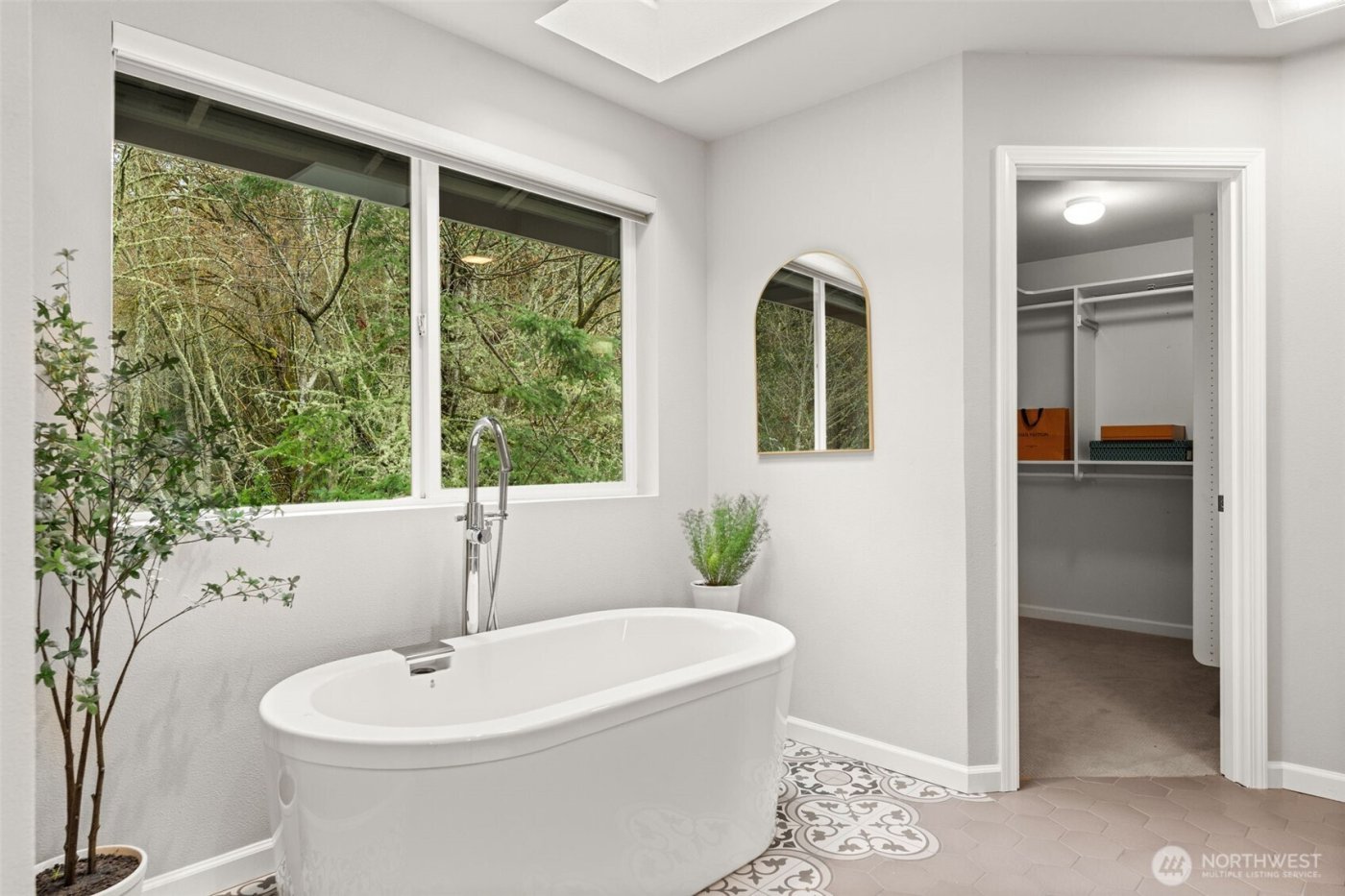 9811 Ridgeway Drive , Gig Harbor, WA 98332