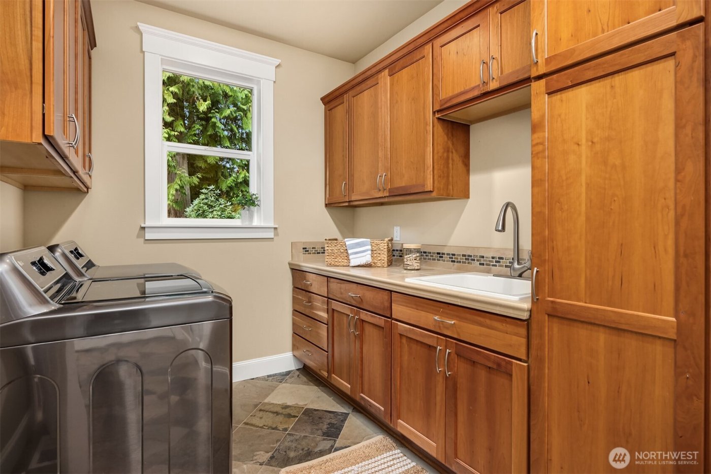 12615 Kallgren Road NE, Bainbridge Island, WA 98110