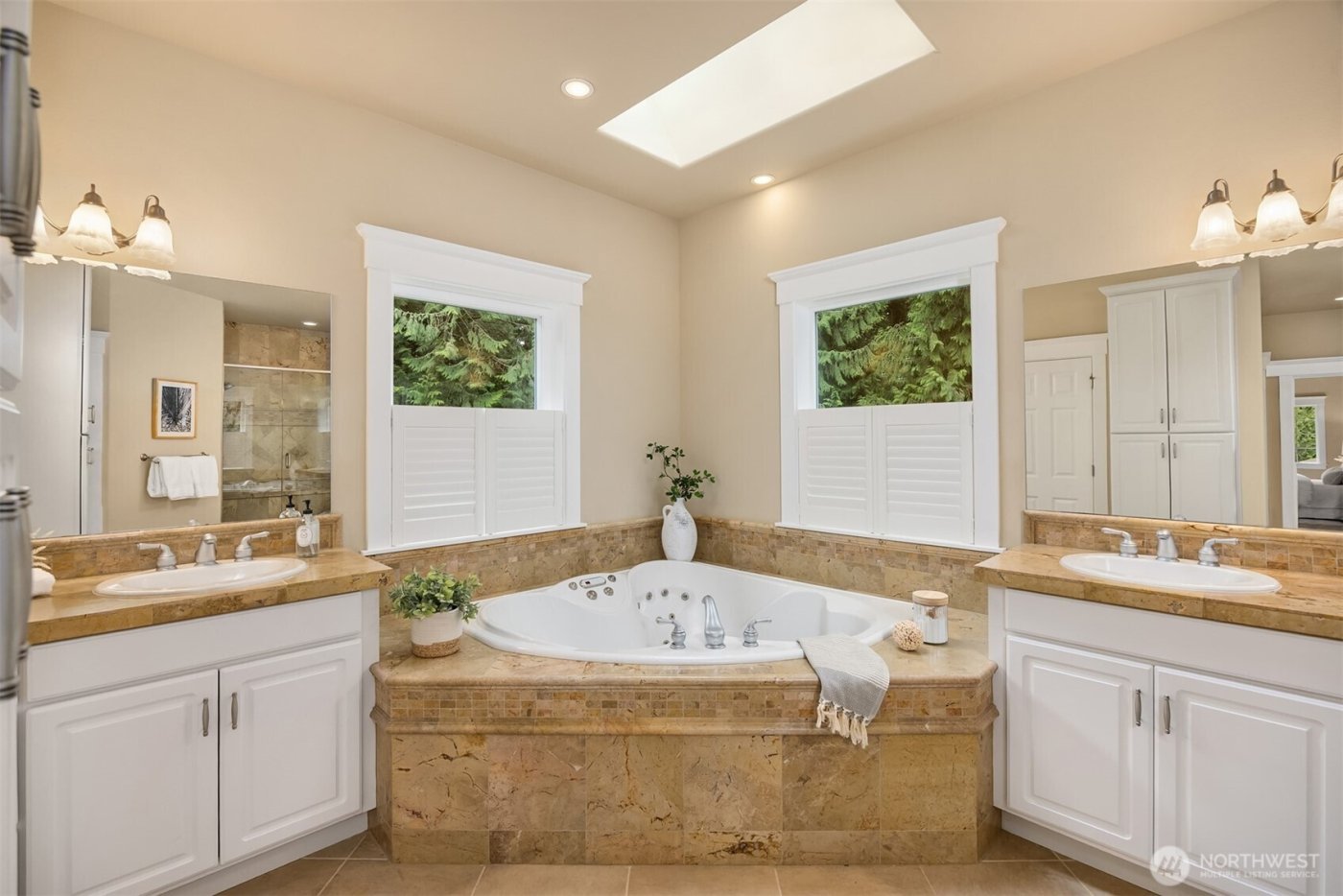 12615 Kallgren Road NE, Bainbridge Island, WA 98110