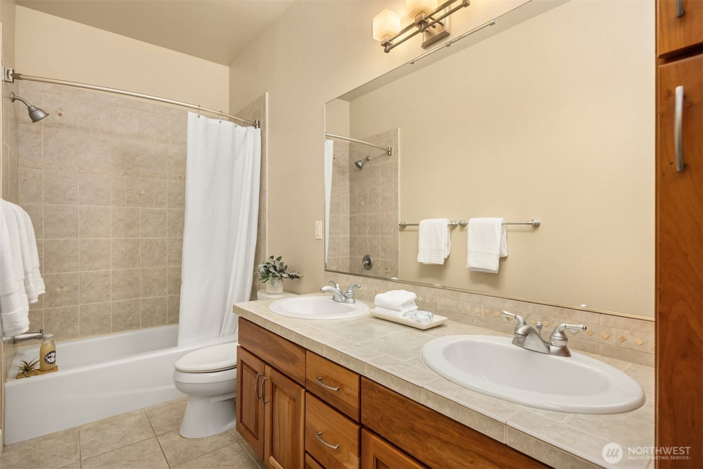 12615 Kallgren Road NE, Bainbridge Island, WA 98110