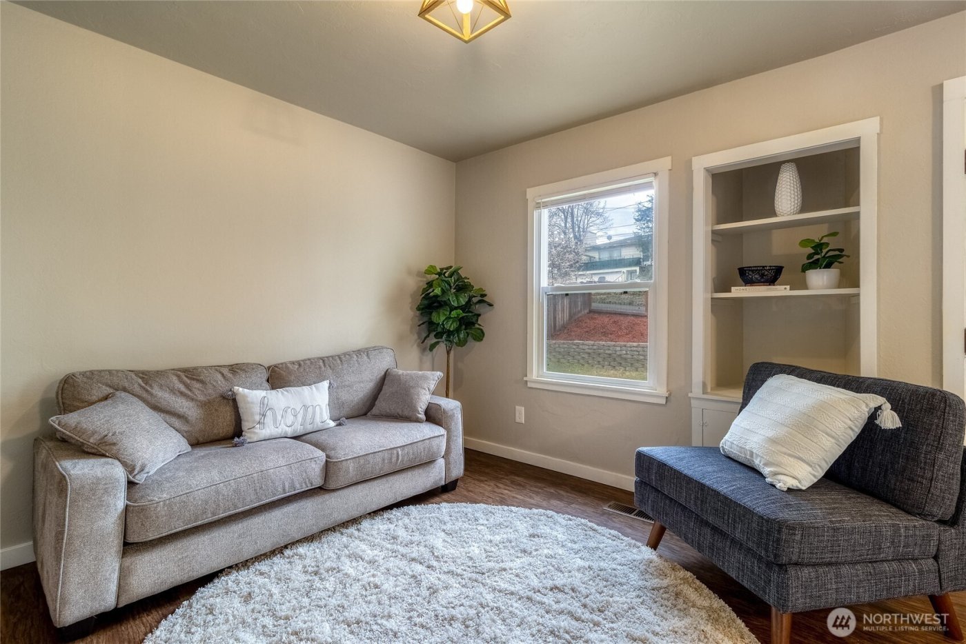 415 SE 5th Street , College Place, WA 99324