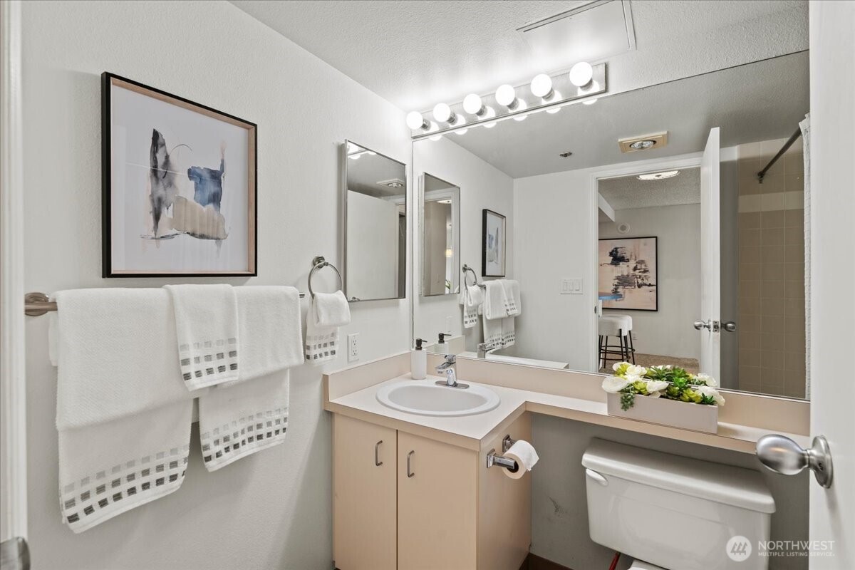 121 Vine Street #1404, Seattle, WA 98121