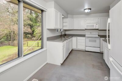3065 124th Avenue NE, Bellevue, WA 98005-1621 - Photo 12