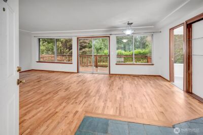 3065 124th Avenue NE, Bellevue, WA 98005-1621 - Photo 3