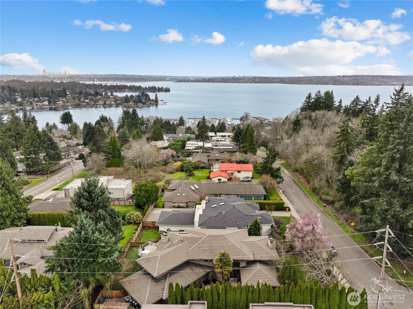 10535 NE 53rd Street , Kirkland, WA 98033