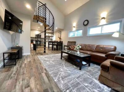 9240 39th Avenue S, Seattle, WA 98118 - Photo 2