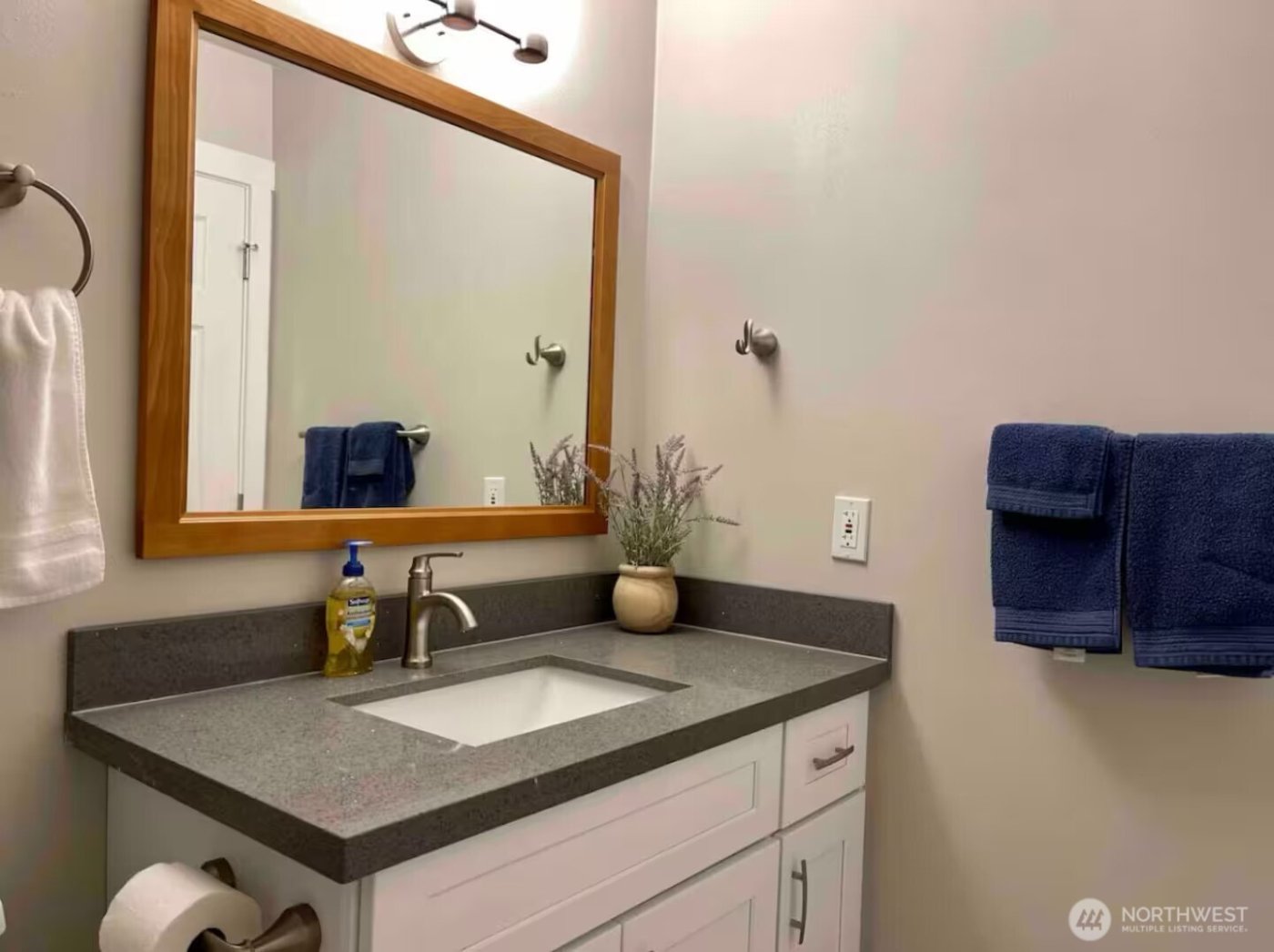 9240 39th Avenue S, Seattle, WA 98118