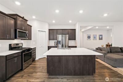 10637 187th Street , Puyallup, WA 98374 - Photo 8